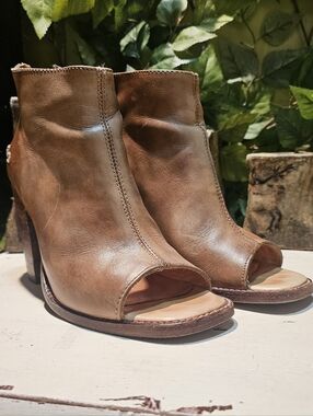 Bed Stu Tan heels Size 7.5